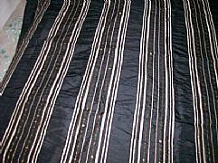 DESIGNER-THROW-BLACK-GOLD-SEQUINS-STRIPES-125-cm-X-150-cm-NEW-LOUNGE-BED-THROW